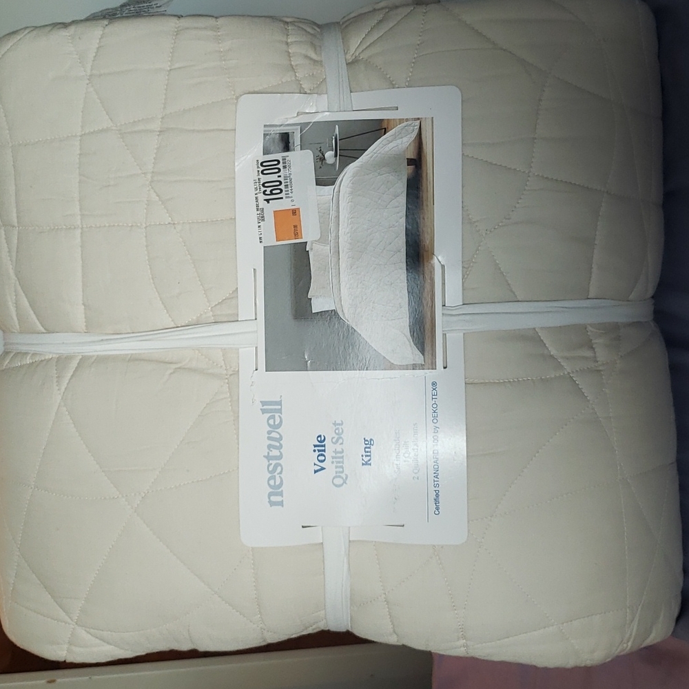 NWT Nestwell 100% cotton quilt king in ivory